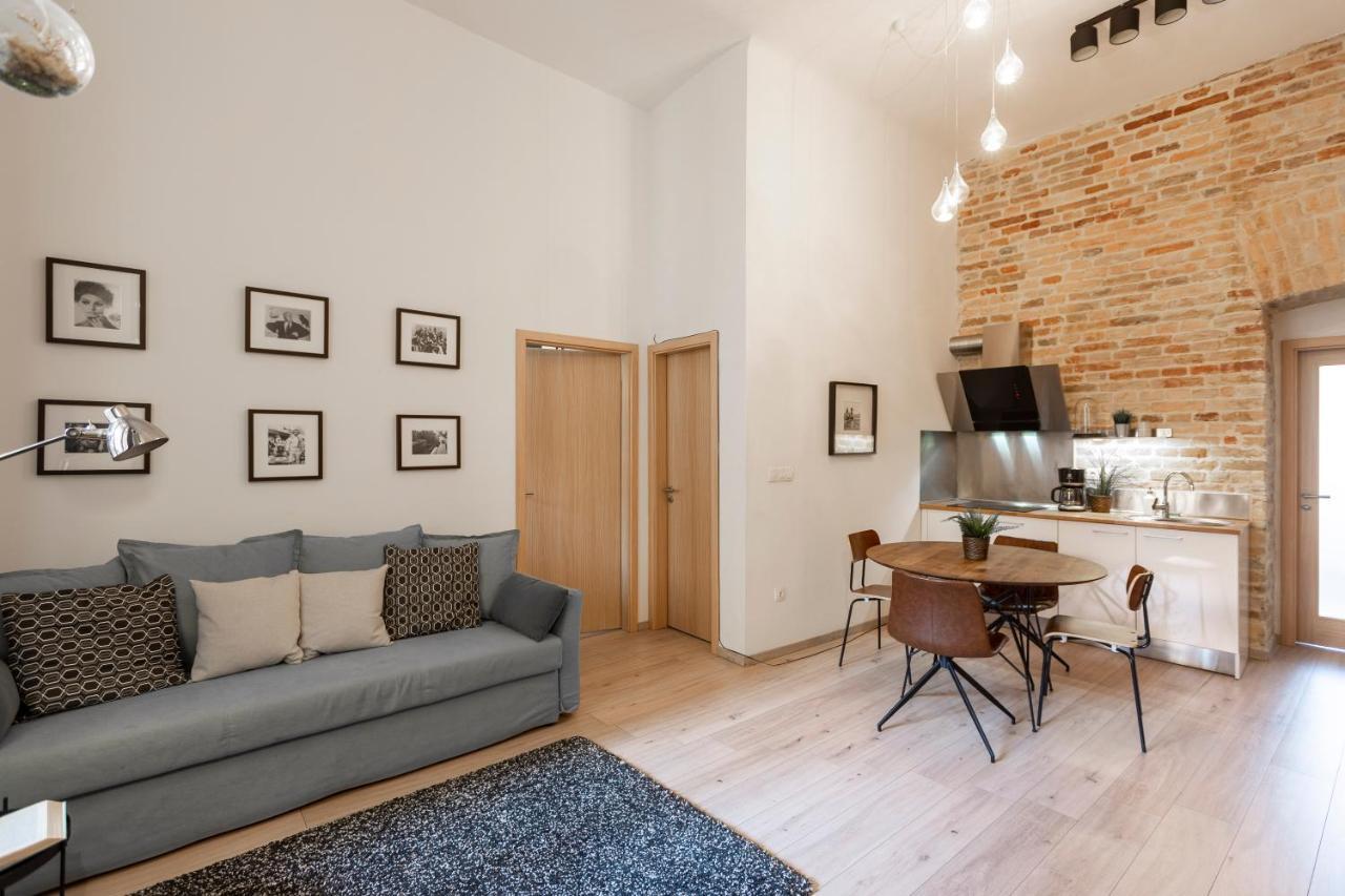 Deluxe Downtown Home By Elisabeth Budapest Exterior photo